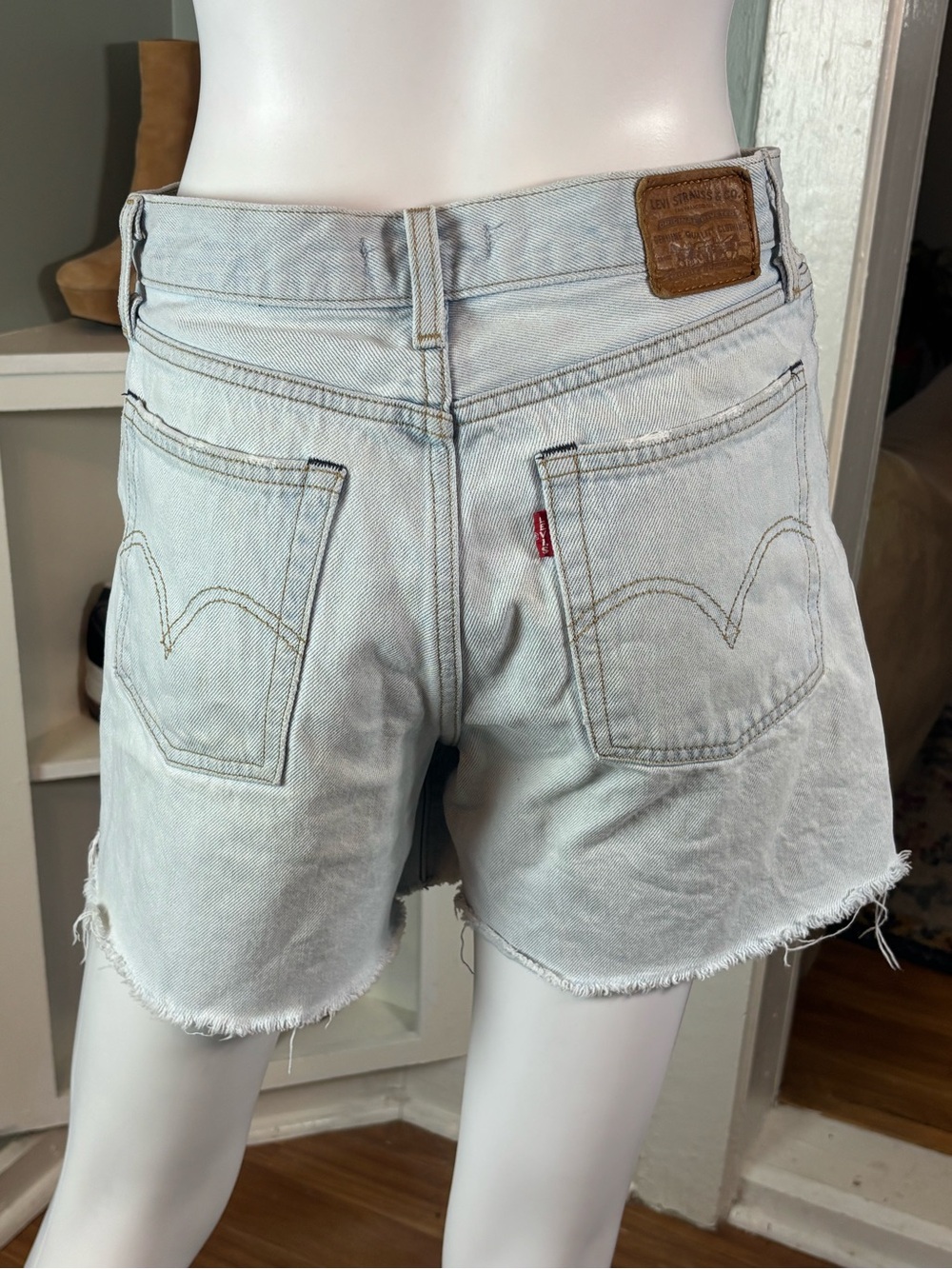 Levis Light Wash 7” Wedgie High Rise Button Fly Cut-Off Frayed Jean Shorts 28